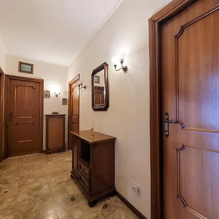 Green Home Apartment *